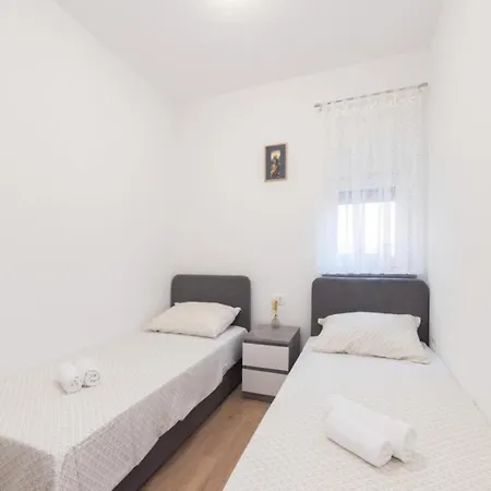 Будинок відпочинку Mihael House Задар