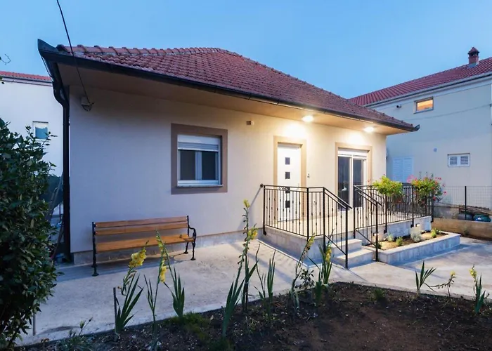 Semesterbostad Mihael House *