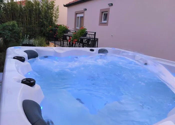 Mihael House Semesterbostad *